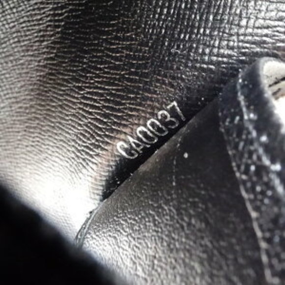 Louis Vuitton Multicle Ardoise Taiga Case Key - Picture 9 of 9